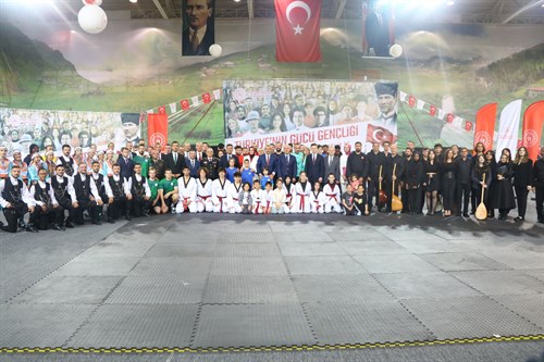 19 Mayıs Atatürk'ü Anma, Gençlik ve Spor Bayramı'nın 105. Yıl Dönümü Tören ve Etkinliklerle Coşkuyla Kutlandı