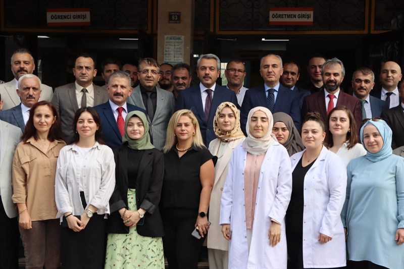 Rize'de Şampiyon Öğrencilere Ödülleri Verildi