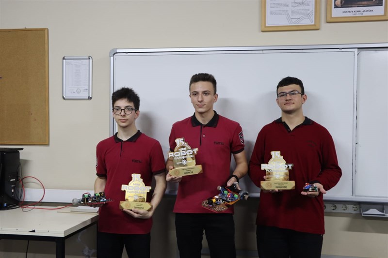 Rize'de Şampiyon Öğrencilere Ödülleri Verildi
