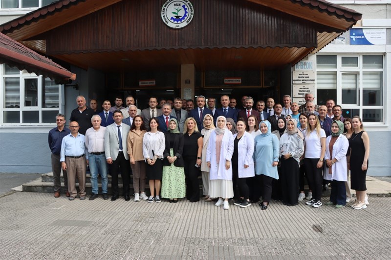 Rize'de Şampiyon Öğrencilere Ödülleri Verildi